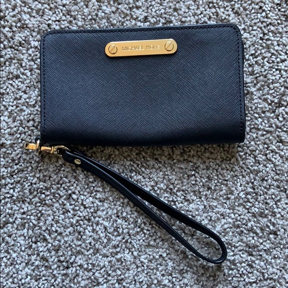 Michael Kors Handbags - Michael Kors Wristlet **fits iPhone**